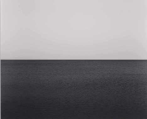 “Baltique”, œuvre de photographie du photographe contemporain japonais, Sugimoto Hiroshi, est vendue au prix de 266,5 mille livres sterling