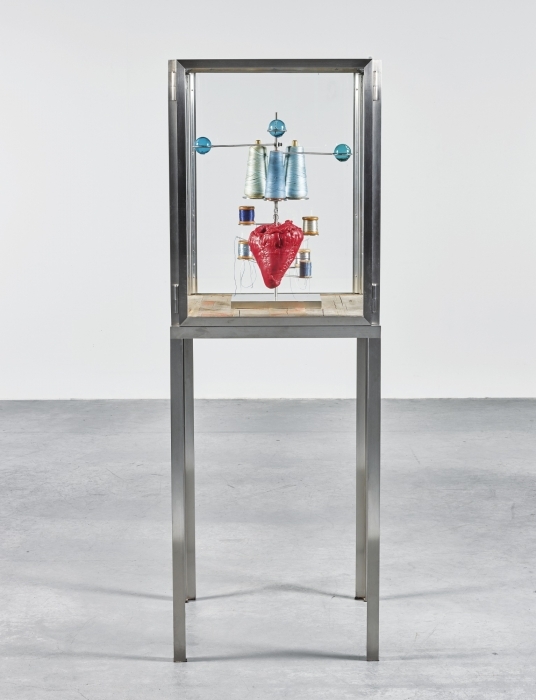 L’œuvre de l’art d’installation de la Femme artiste Louise Bourgeois a été vendue au prix de 872,75 mille de livre sterling