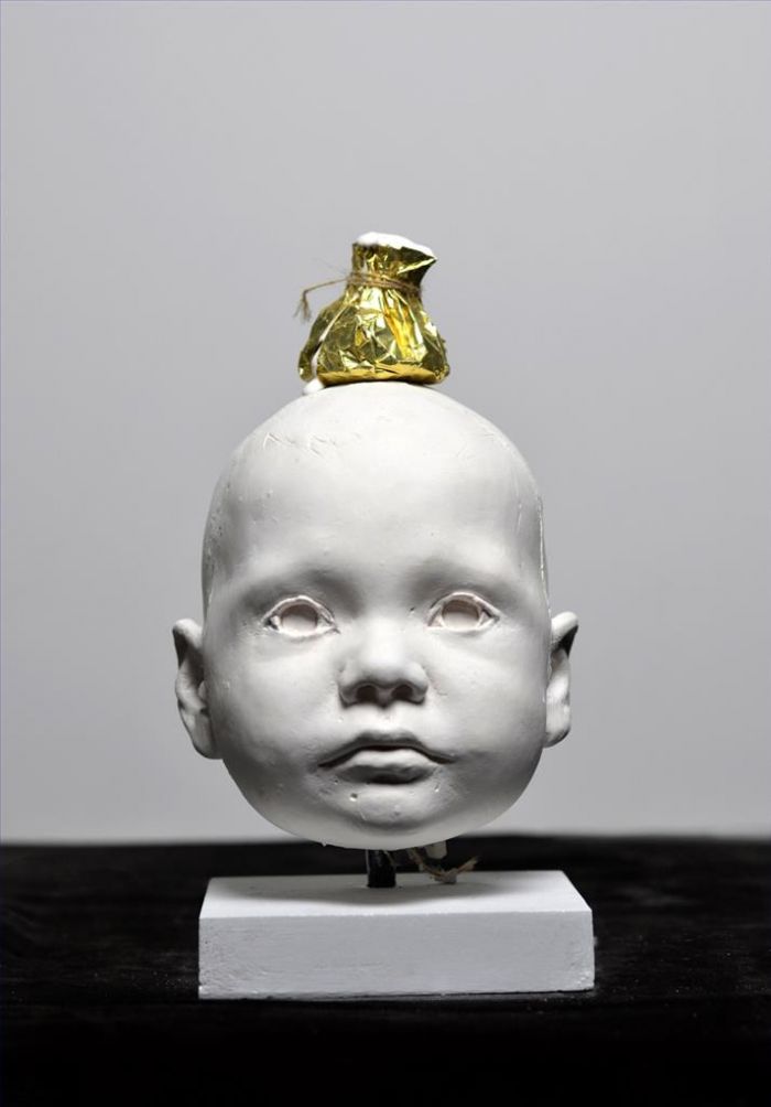 Beñat Iglesias Sculpture - Le garçon qui était riche en trucs blancs