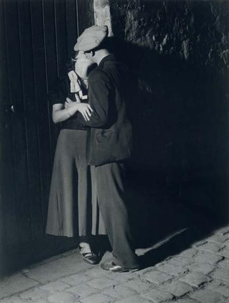 Brassai Photographique - Amoureux dans le quartier latin 1932