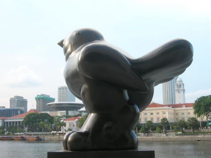 Fernando Botero Angulo Sculpture - Oiseau 2