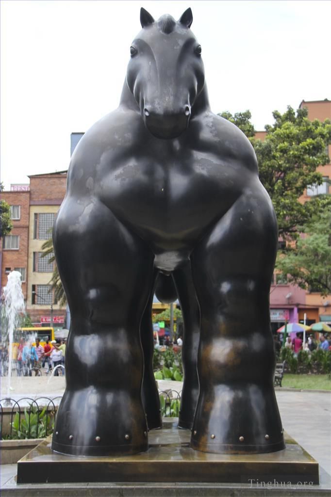 Fernando Botero Angulo Sculpture - Cheval