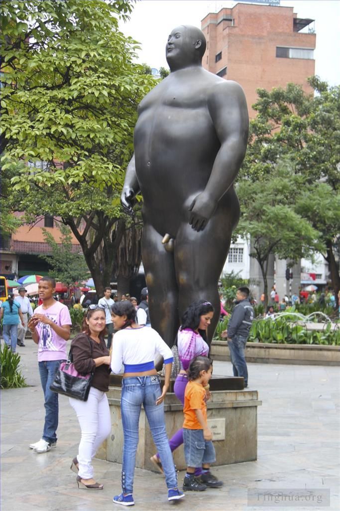 Fernando Botero Angulo Sculpture - Homme