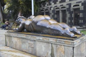 Fernando Botero Angulo œuvre - Femme avec Espejo 2