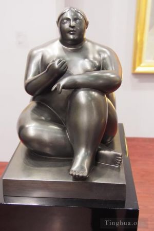 Sculpture contemporaine - Femme assise