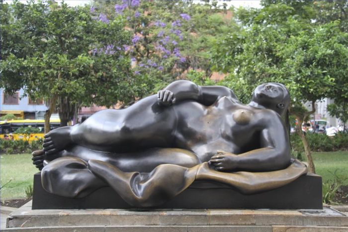 Fernando Botero Angulo Sculpture - Femme endormie