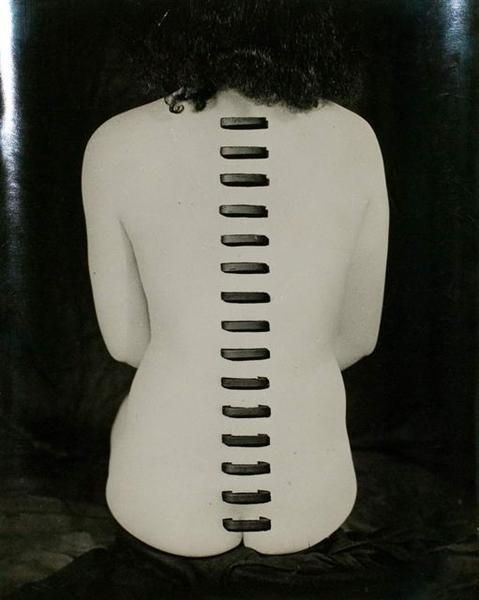Kansuke Yamamoto Photographique - Chair agrafée 1949