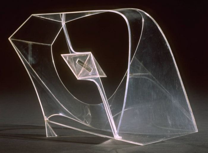 Naum Gabo Sculpture - Construction dans l'espace avec centre cristallin 1940