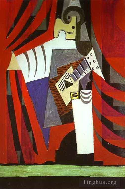 Pablo Picasso Types de peintures - Polichinelle avec guitare devant le rideau de scène 1919