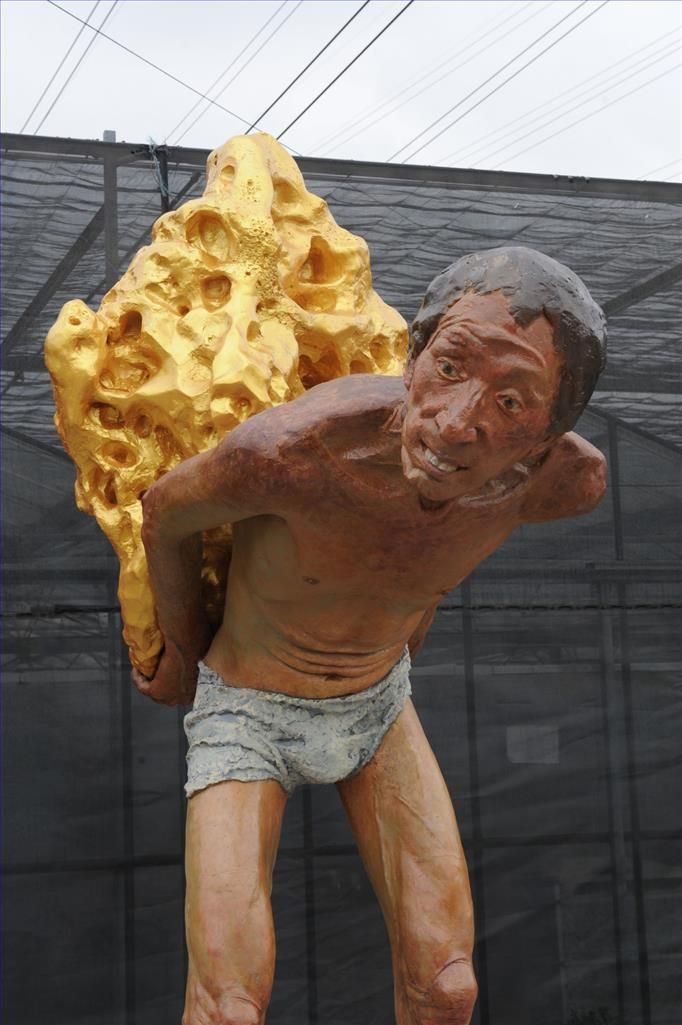 Wei Tianyu Sculpture - Colline artificielle dorée 2