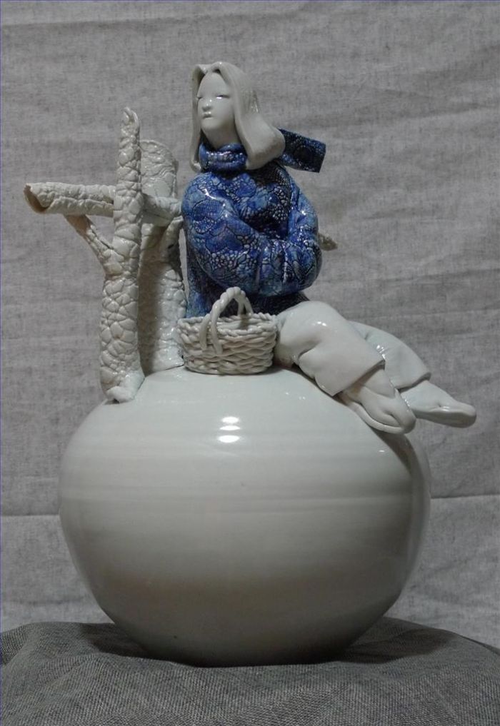 Xiao Xiaoqiu Sculpture - Porcelaine Bleue et Blanche