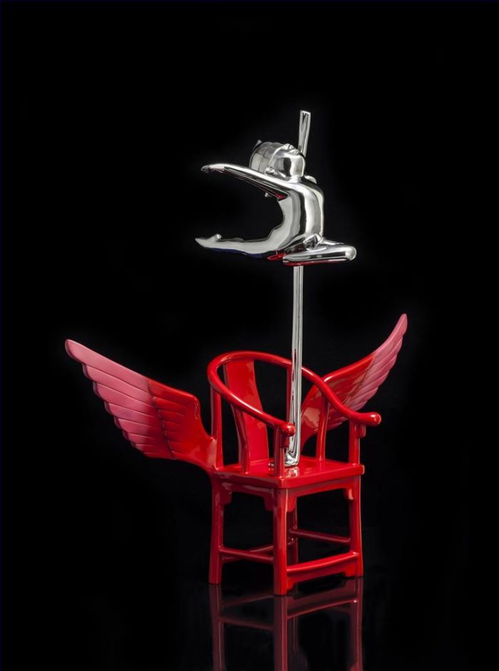 Xie Ke Sculpture - La chaise rouge